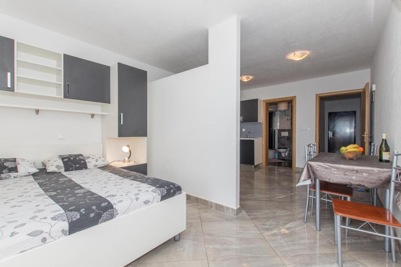 Studio Apartments Zloic In Krvavica Exterior foto