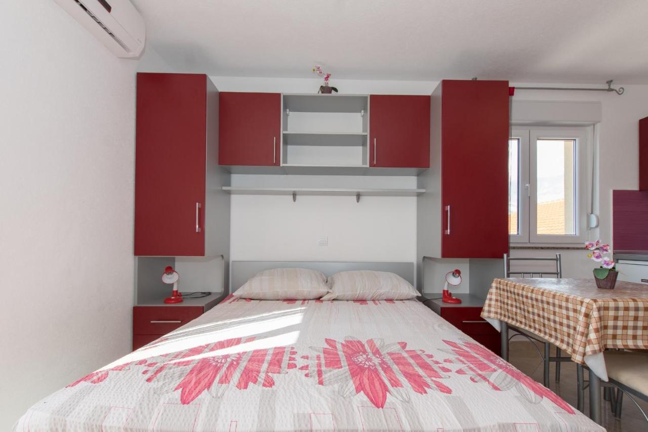 Studio Apartments Zloic In Krvavica Exterior foto