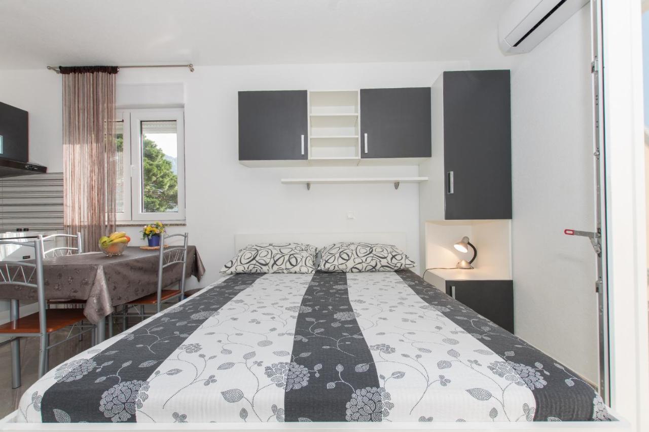 Studio Apartments Zloic In Krvavica Exterior foto