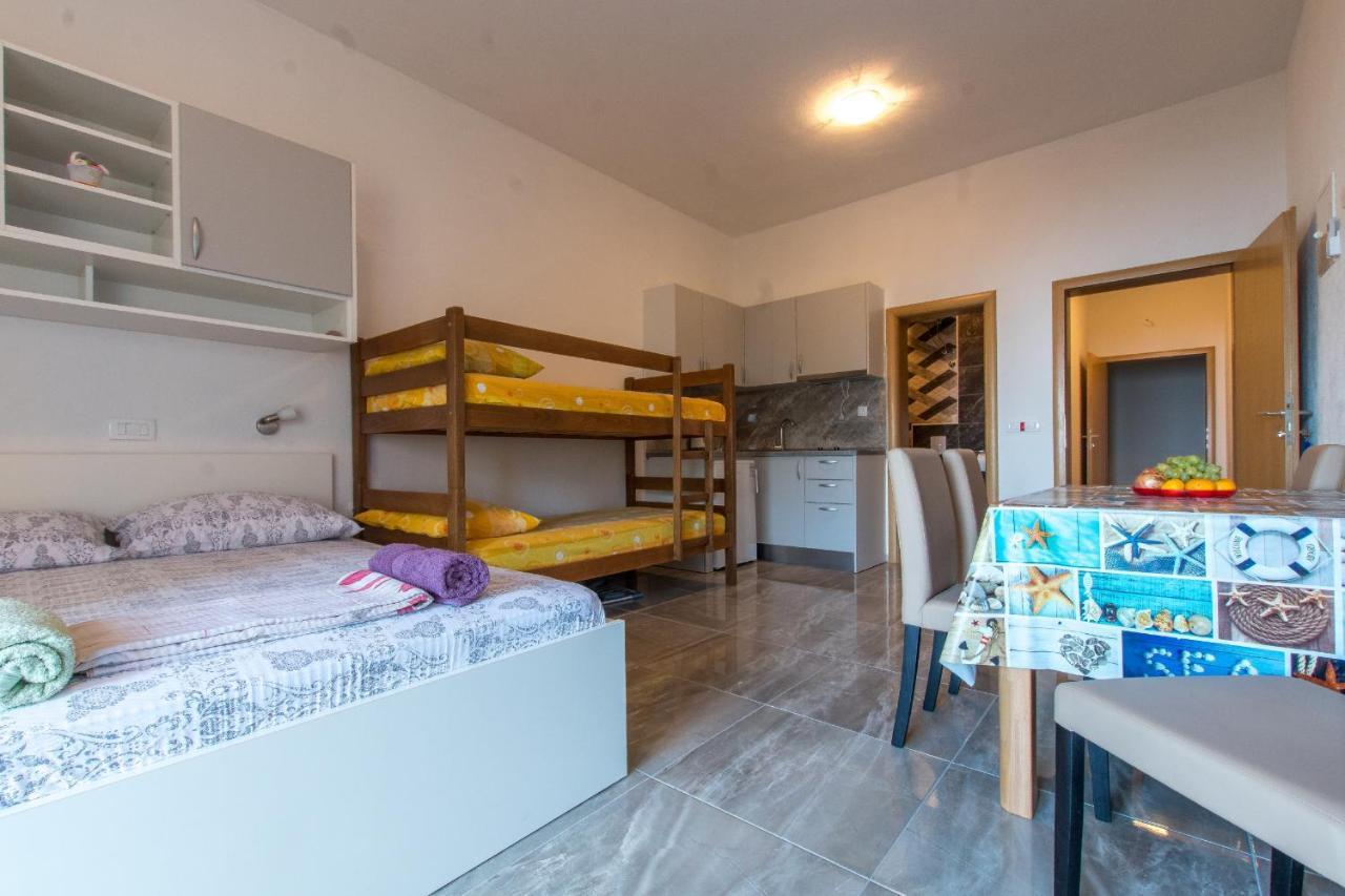 Studio Apartments Zloic In Krvavica Exterior foto