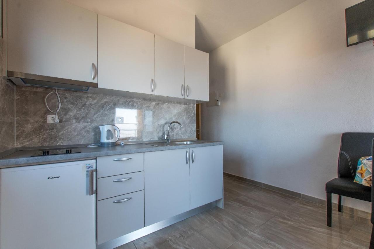Studio Apartments Zloic In Krvavica Exterior foto